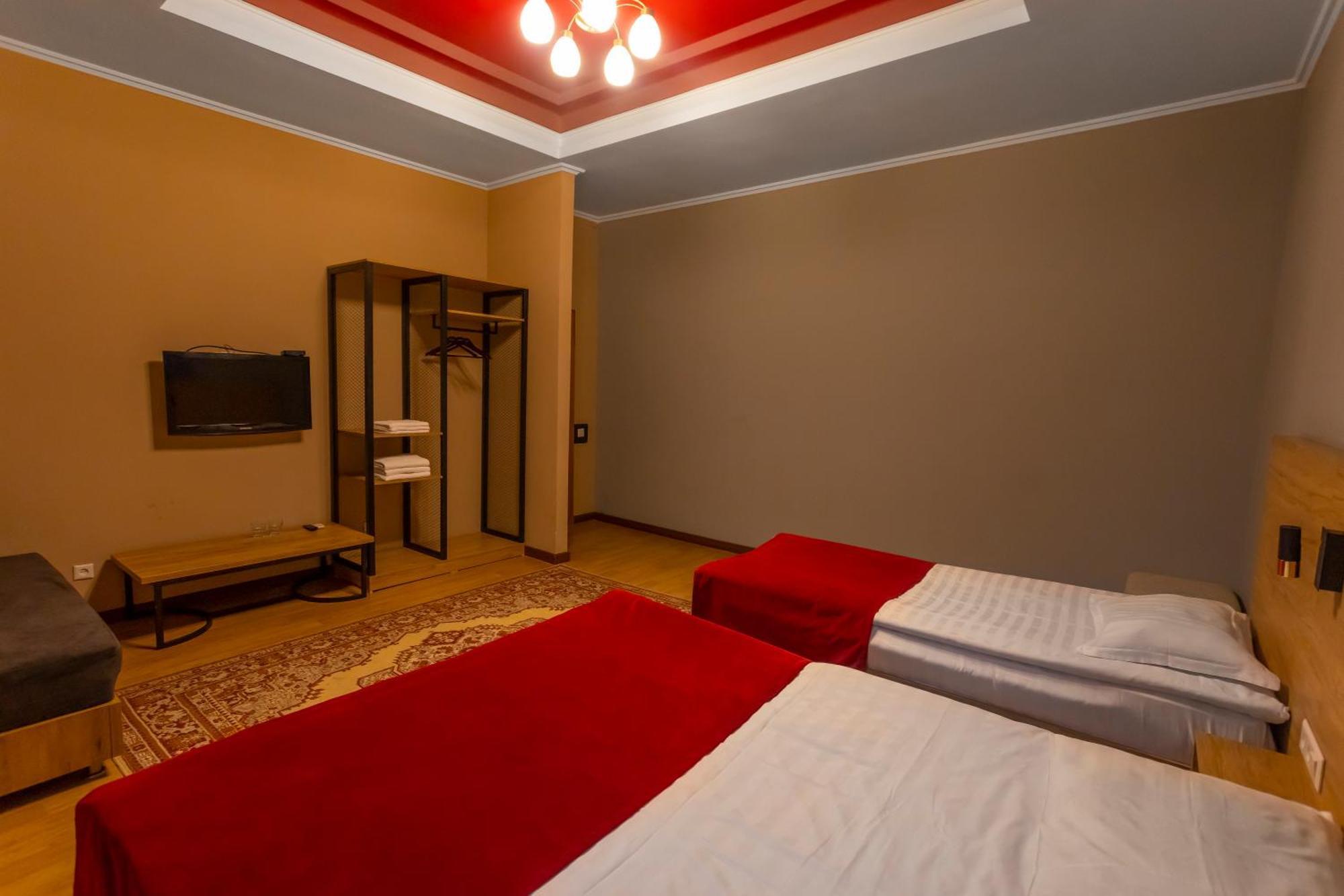 Koisha Hostel Бишкек Екстериор снимка